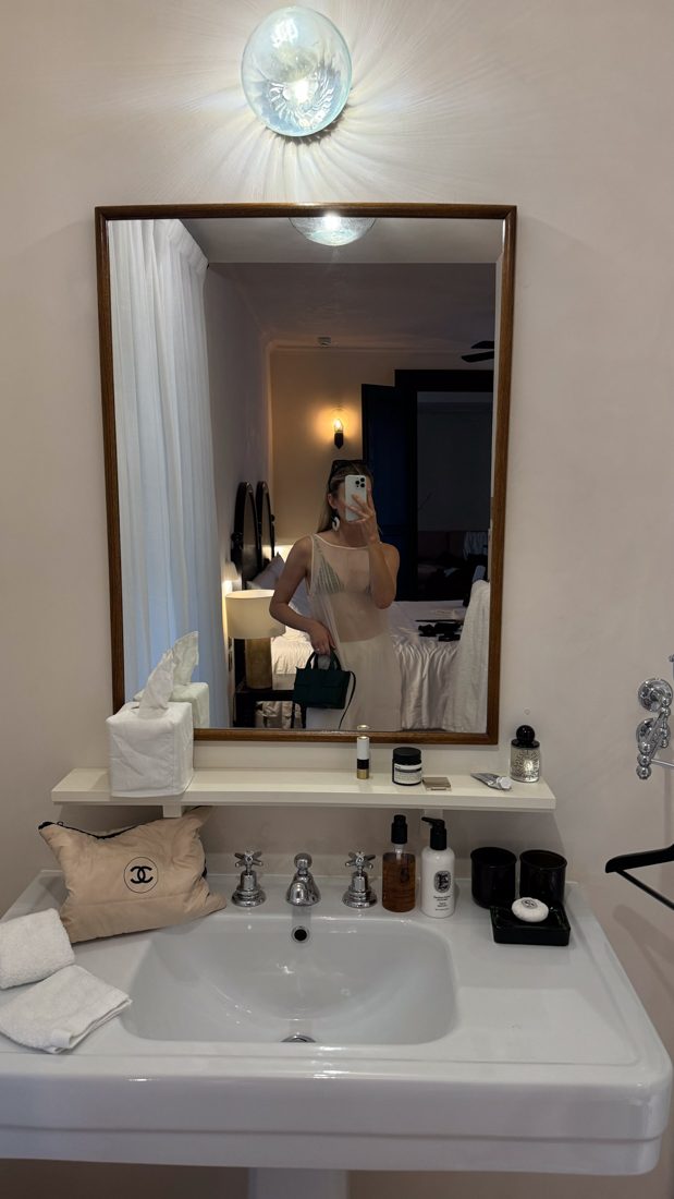 Hotel and travel content by @dom.overseas