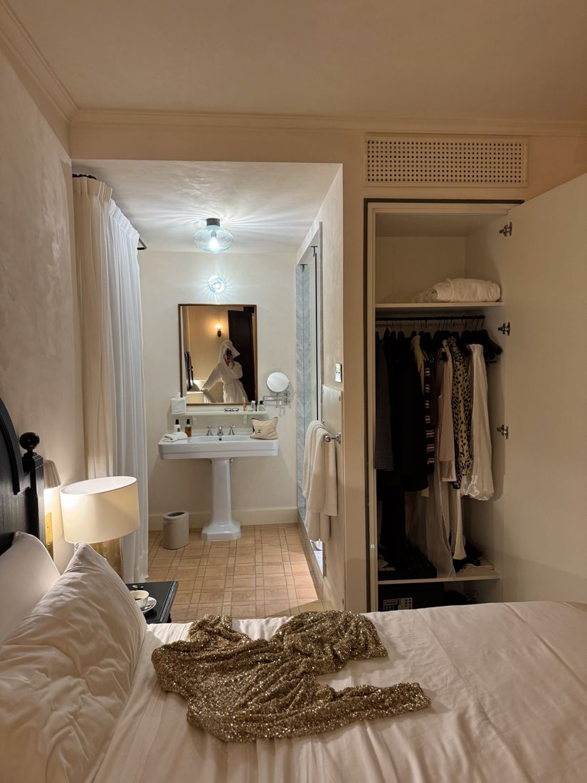 Hotel and travel content by @dom.overseas