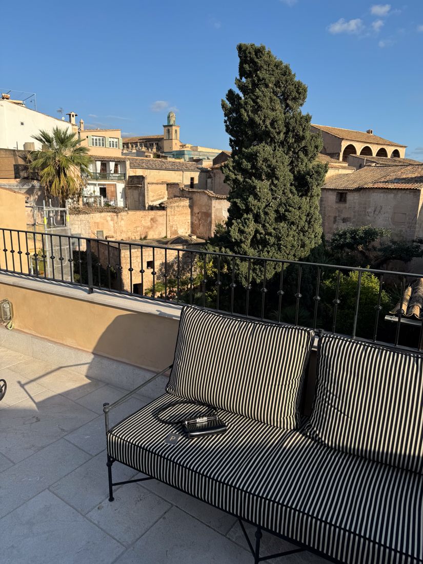 Hotel and travel content by @dom.overseas