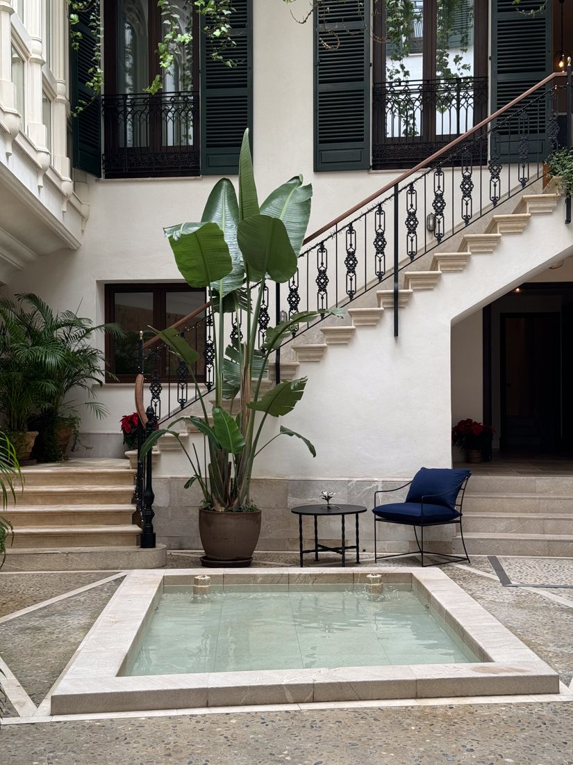 Hotel and travel content by @dom.overseas